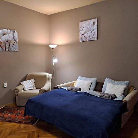 Szell 3 Apartman Apartment Сомбатели Екстериор снимка