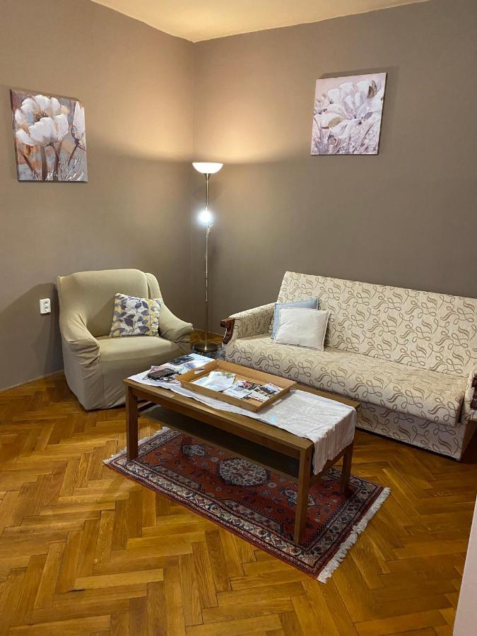 Szell 3 Apartman Apartment Сомбатели Екстериор снимка