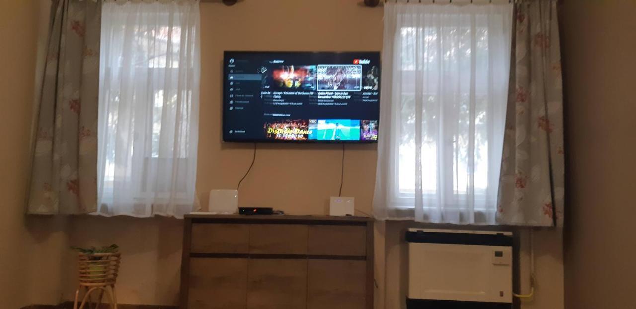 Szell 3 Apartman Apartment Сомбатели Екстериор снимка