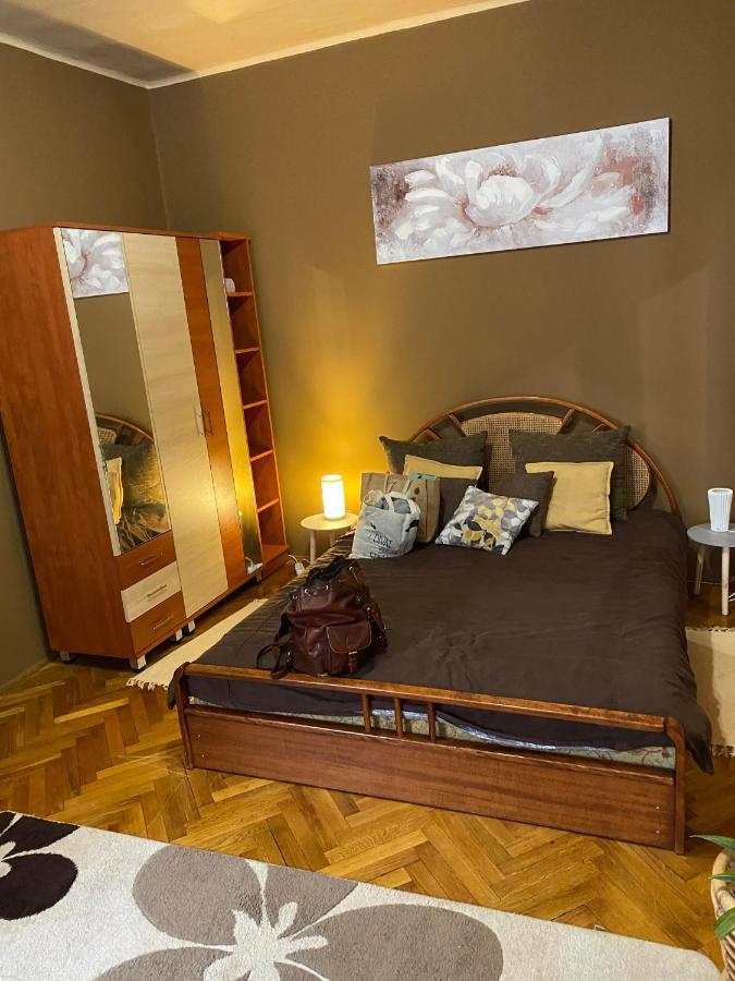 Szell 3 Apartman Apartment Сомбатели Екстериор снимка