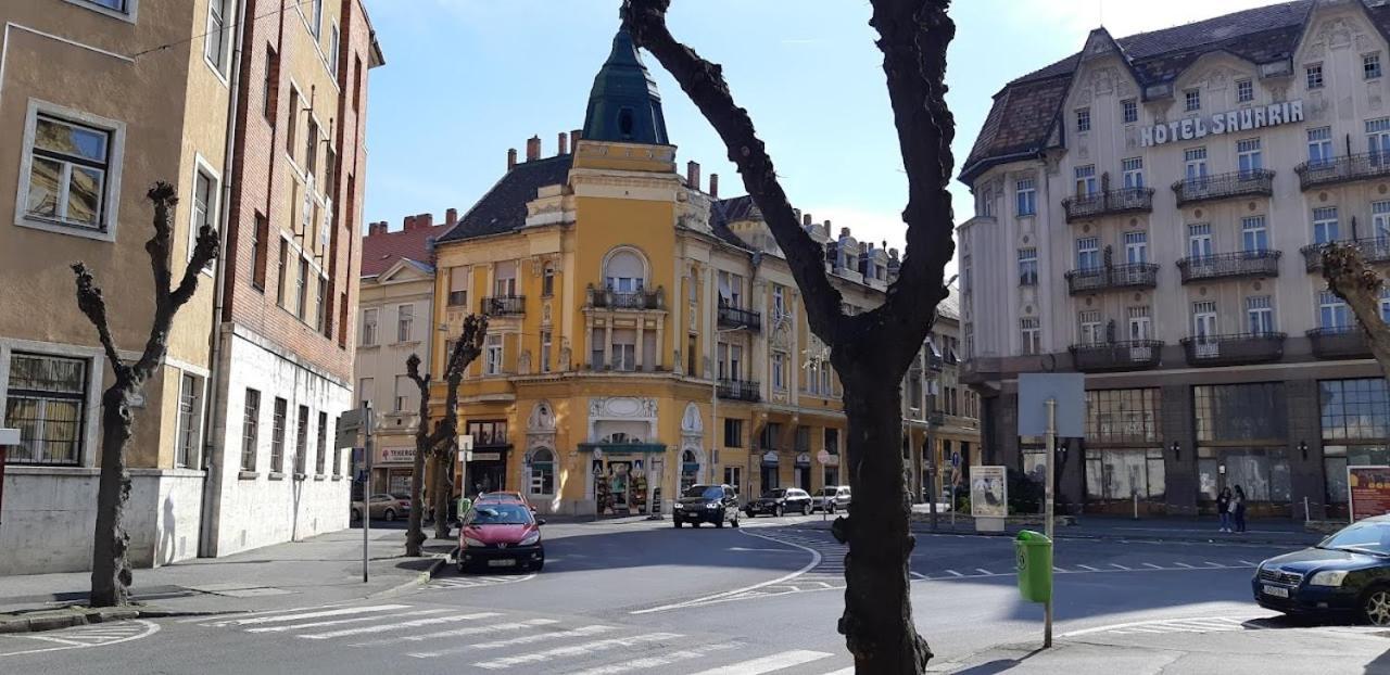 Szell 3 Apartman Apartment Сомбатели Екстериор снимка