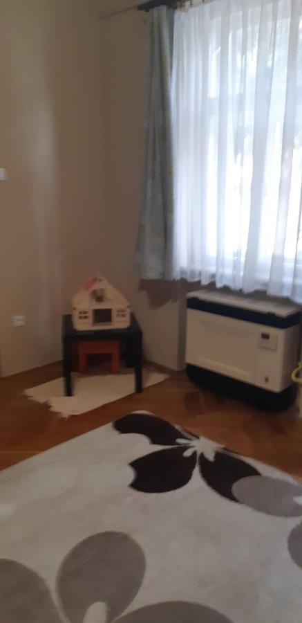 Szell 3 Apartman Apartment Сомбатели Екстериор снимка