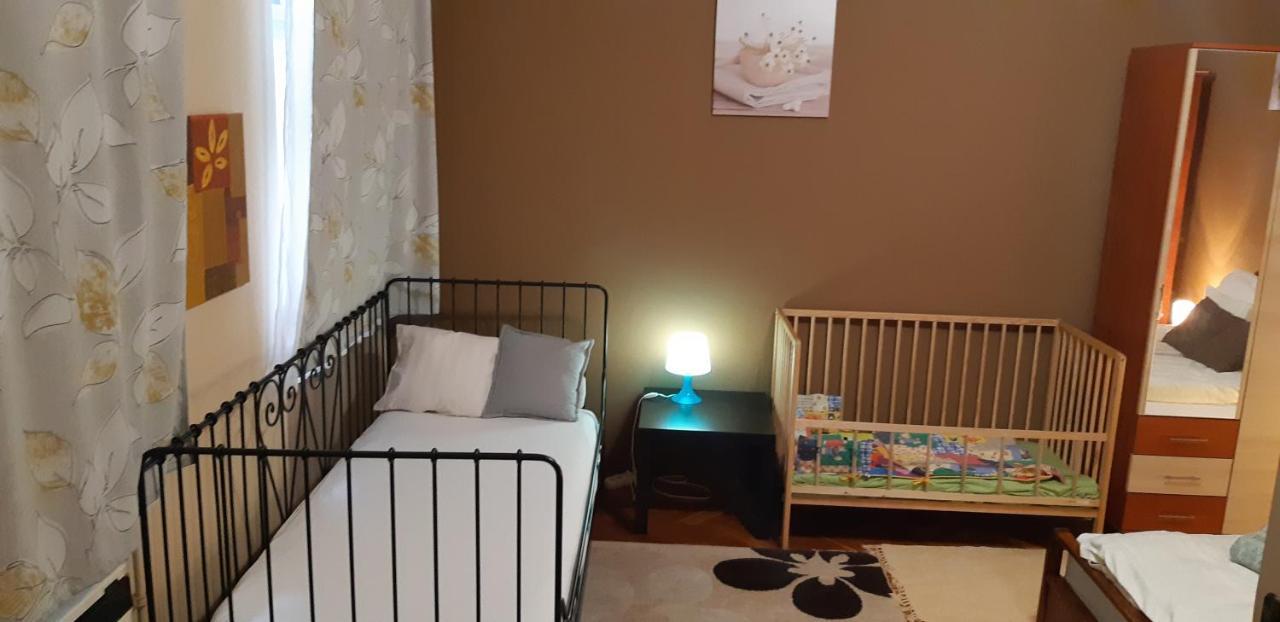 Szell 3 Apartman Apartment Сомбатели Екстериор снимка