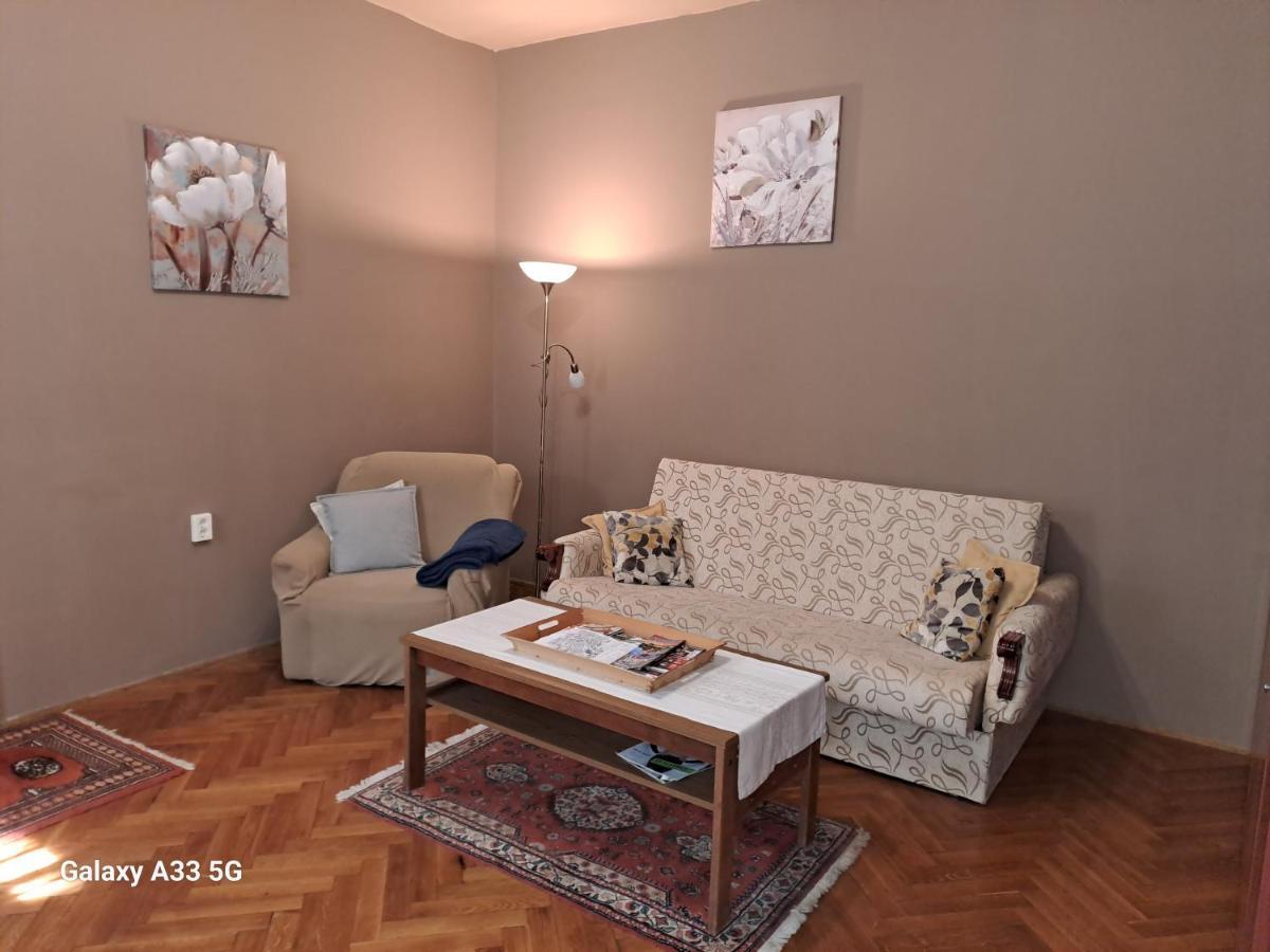 Szell 3 Apartman Apartment Сомбатели Екстериор снимка