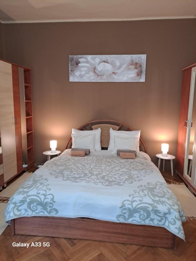 Szell 3 Apartman Apartment Сомбатели Екстериор снимка