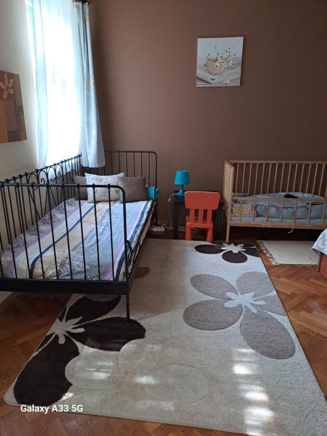 Szell 3 Apartman Apartment Сомбатели Екстериор снимка