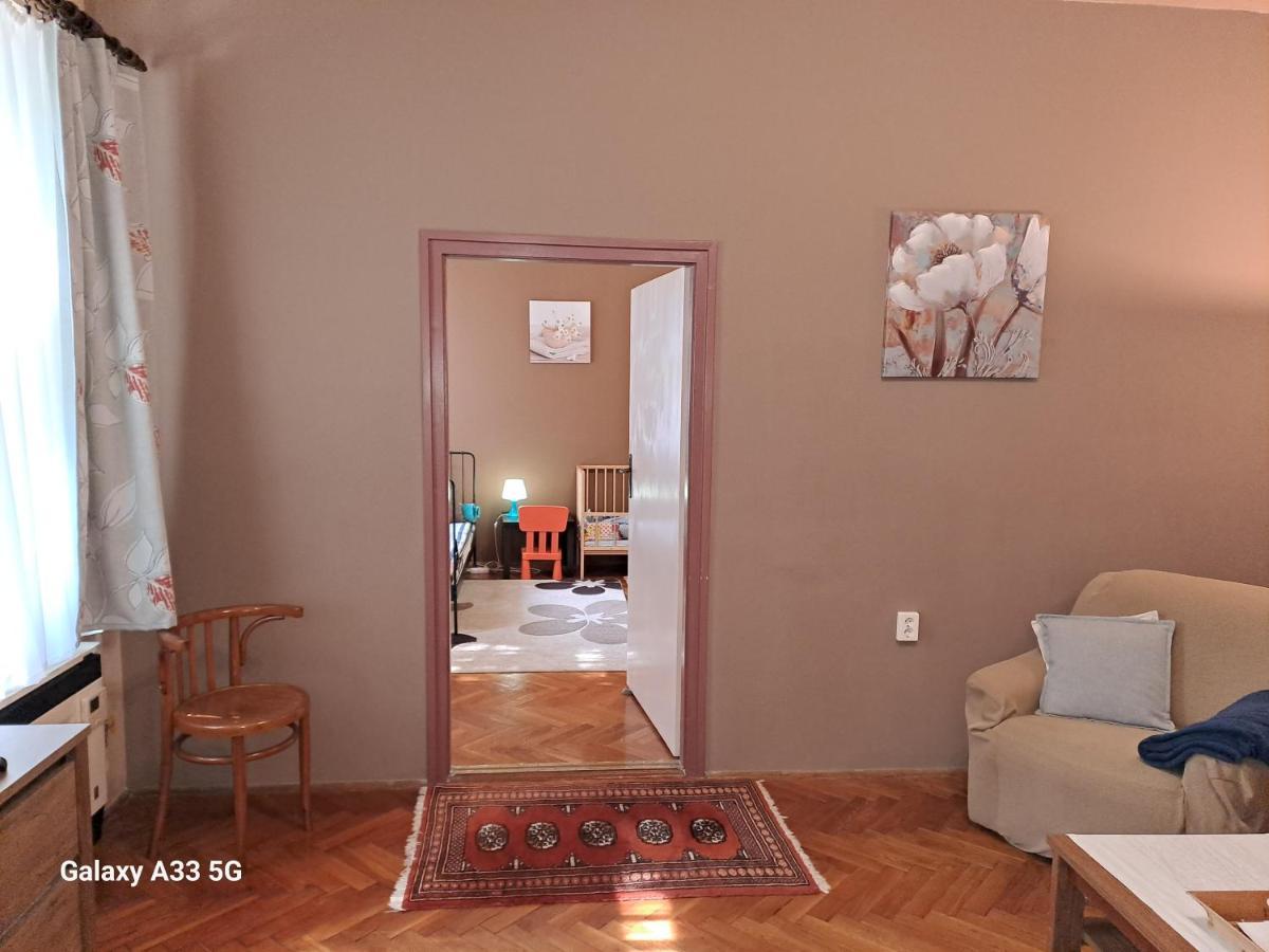 Szell 3 Apartman Apartment Сомбатели Екстериор снимка