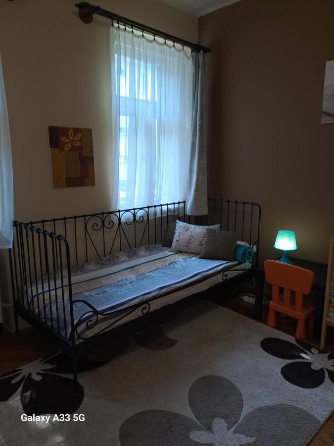 Szell 3 Apartman Apartment Сомбатели Екстериор снимка